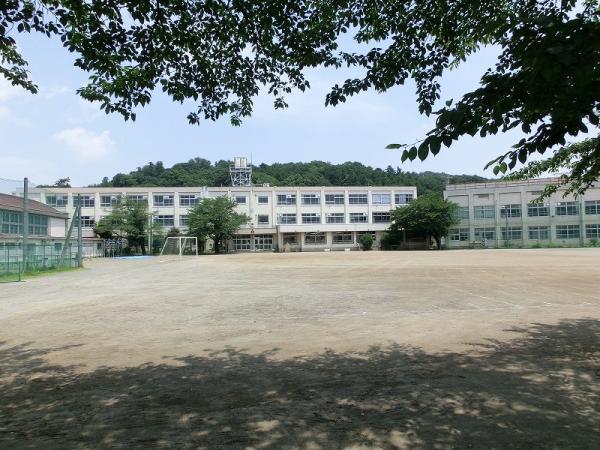 八王子市立川口中学校まで2940ｍ 【周辺環境】中学校