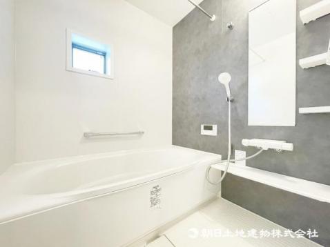 広々としたバスルーム 【内外観】浴室