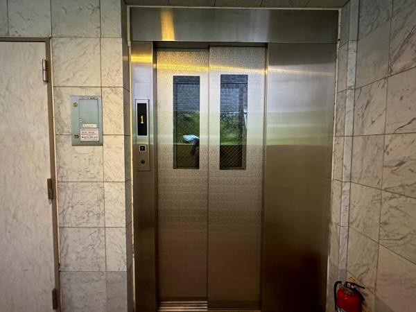 エレベーターが設置されているので、荷物が多い日も階の移動が楽にできます