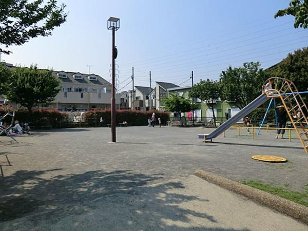 高田ひまわり公園まで約450m 【周辺環境】公園
