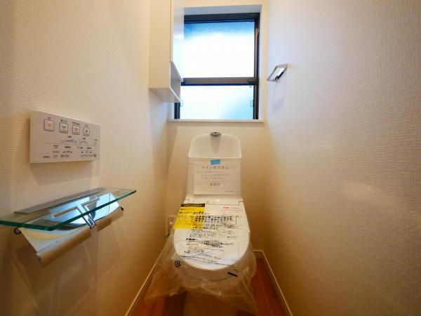 【トイレ】清潔感を保ちつつ、トイレットペーパーの使用頻度も減ったりと良いことづくめのＷＣです 【内外観】トイレ