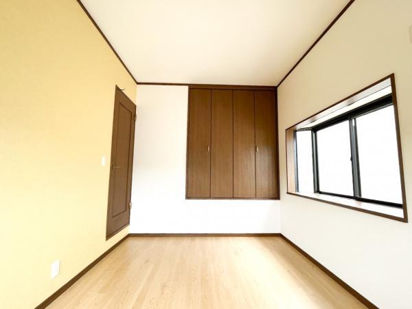 各室収納スペースでお部屋を広く利用できます！ 【内外観】リビング以外の居室