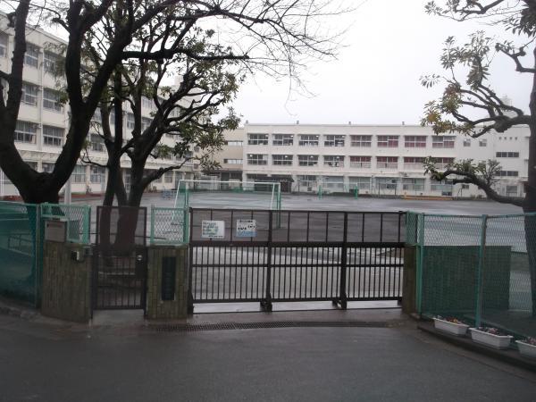 横浜市立鴨居小学校800ｍ 【周辺環境】小学校