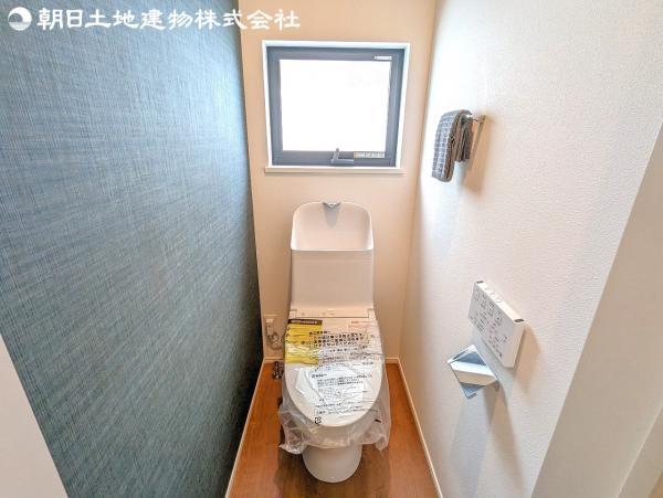 明るい雰囲気のトイレ♪ 【内外観】トイレ