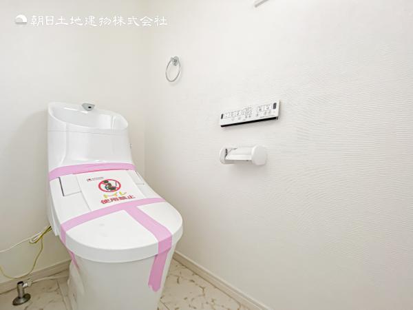 【トイレ】ウォシュレット、保温機能付き便座など充実の設備です　お掃除がしやすくストレスフリー！！ 【内外観】トイレ