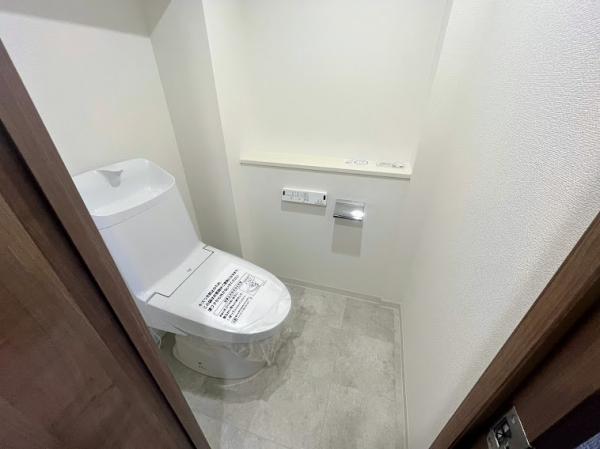 トイレを新規に交換いたしました。清潔な空間を快適に過ごしてください！ 【内外観】トイレ