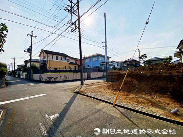 11月上旬撮影 【内外観】前面道路含む現地写真