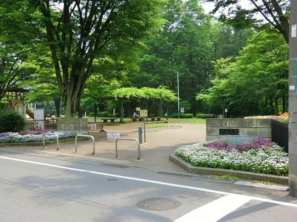 忠生公園まで2110ｍ 【周辺環境】公園