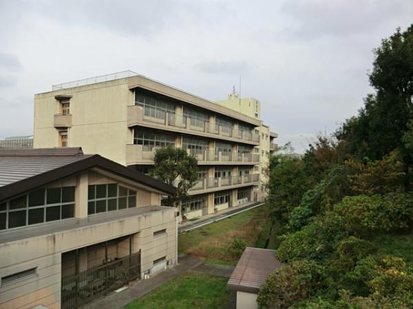 本宿中学校 630m 【周辺環境】中学校