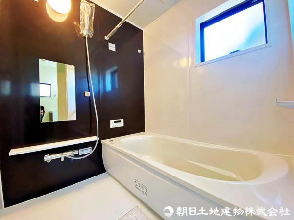 居室は心地よい空間で、プライベートなひとときを楽しむのに最適です。 【内外観】浴室