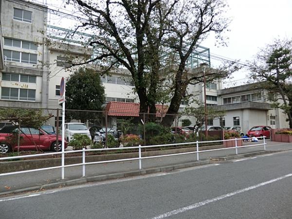 横浜市立万騎が原中学校280ｍ 【周辺環境】中学校