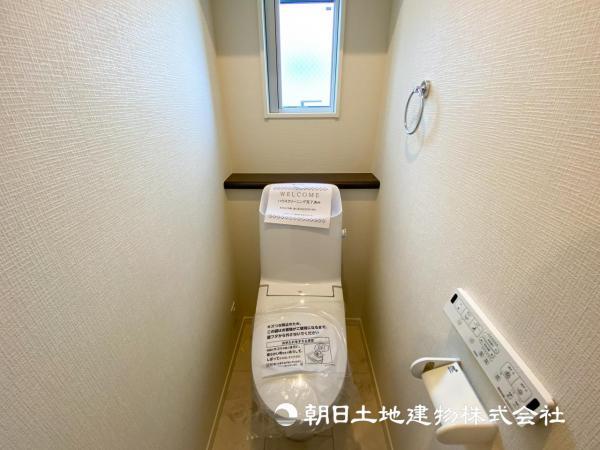 【トイレ】トイレ空間を快適に過ごせる機能が充実しています 【内外観】トイレ