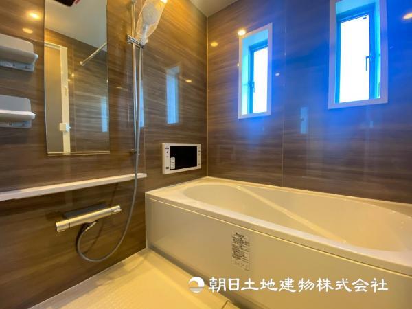 【浴室】近年の浴室は掃除がしやすい工夫やお手入れが簡単になりつつあります 【内外観】浴室