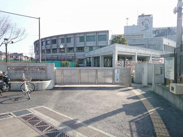 鶴川中学校まで約1900ｍ 【周辺環境】中学校
