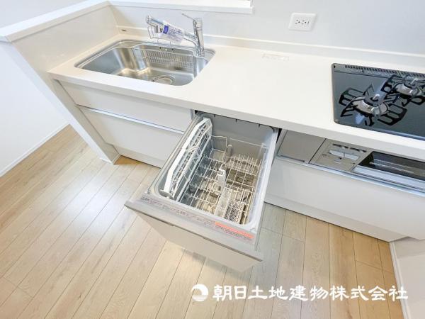 あるとうれしい食洗器付き！日々の家事負担を軽減できます！ 【内外観】キッチン