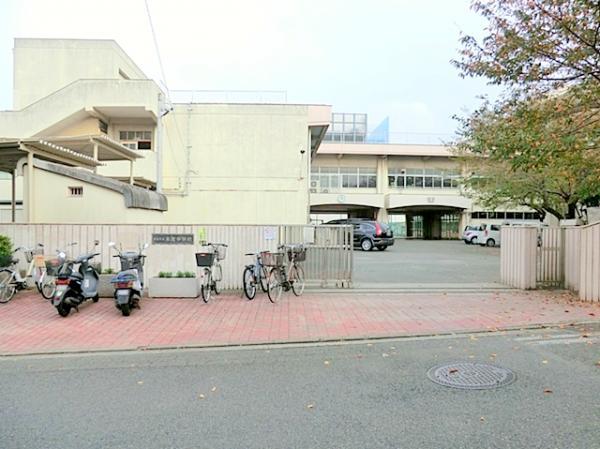 横浜市立本宿中学校　約650ｍ 【周辺環境】中学校