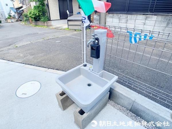 便利な外水栓付き 【内外観】玄関