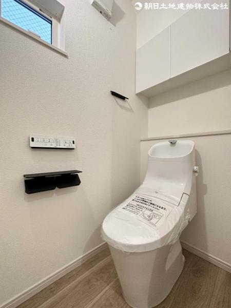 温水洗浄便座は1.2階に完備されております。 【内外観】トイレ
