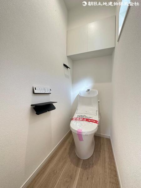 温水洗浄便座は1.2階に完備されております。 【内外観】トイレ