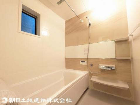 ＜浴室＞１坪タイプの広いユニットバスでゆっくりとバスタイム。 【内外観】浴室
