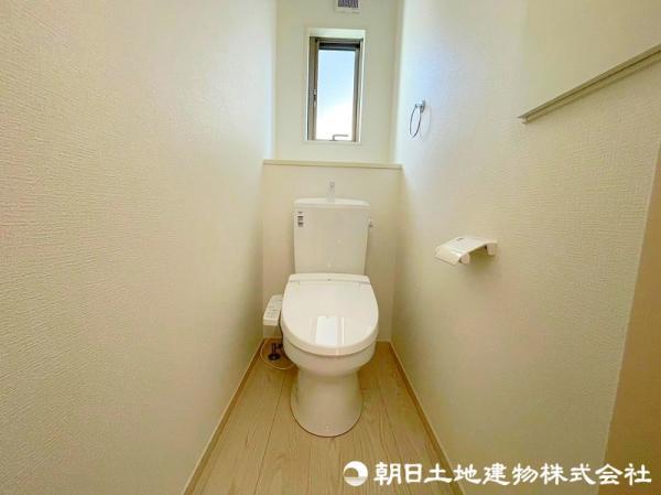 1階トイレ 【内外観】トイレ