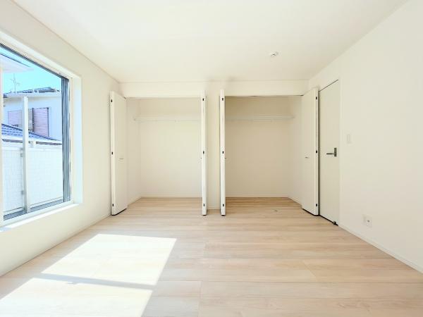 ◇◆【居室】◆◇シンプルな内装なのでお部屋の模様替えや家具の配置を考えるのも楽しみになります 【内外観】リビング以外の居室