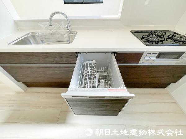 キッチンスペースは食洗器も付いておりますので日々の家事の負担を軽減してくれます！ 【設備】その他設備