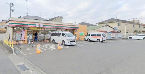 【セブンイレブン　海老名門沢橋店】　駐車場が広く奥行きがあるので入庫出庫がとても楽にできます。コーヒーマシーンも2台有って直ぐに飲めます。 【周辺環境】コンビニ
