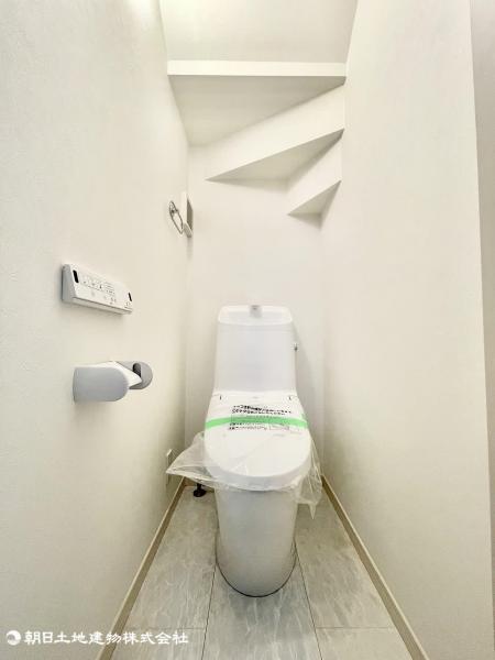 普段使う箇所だからこそ手入れのしやすいデザインを採用。 【内外観】トイレ