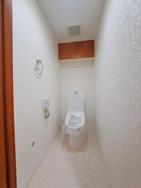 リビング以外の居室 【内外観】トイレ