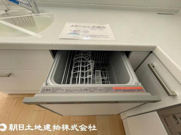 食後の後片付けに便利な、食器洗い乾燥機を装備しています。 【内外観】キッチン