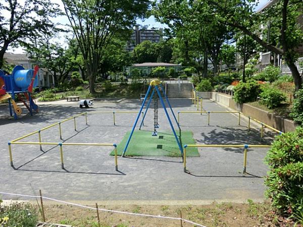 新桜ヶ丘第三公園130ｍ 【周辺環境】公園