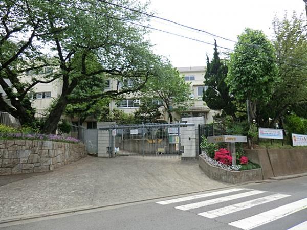 生田中学校 1400m 【周辺環境】中学校