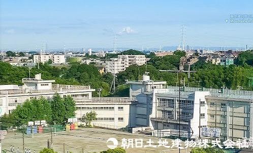 長沢中学校まで約800ｍ 【周辺環境】中学校