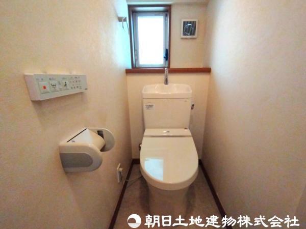洗浄機能付き便座を標準装備 【内外観】トイレ