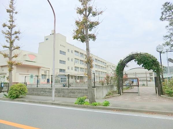横浜市立本郷小学校　1300ｍ 【周辺環境】小学校