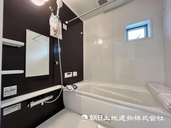 【浴室】最新のユニットバスは設備も充実です。ご入居時から気持ちよくお使いいただけます 【内外観】浴室