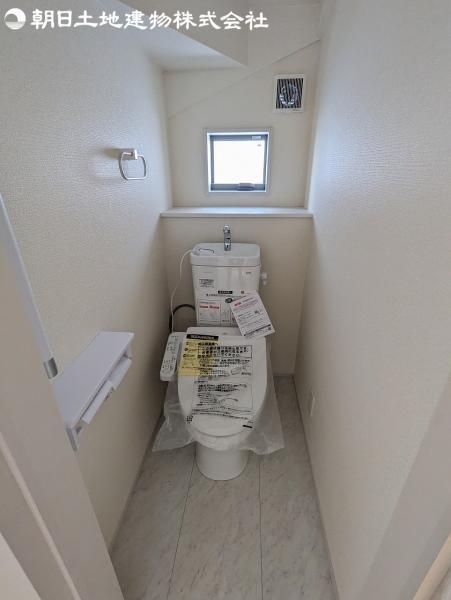 洗浄便座は1.2階にしっかりと完備されております。 【内外観】トイレ