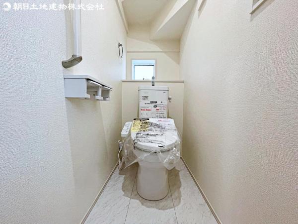 コンパクトな空間に工夫が詰まっており、使い勝手が良いです。 【内外観】トイレ