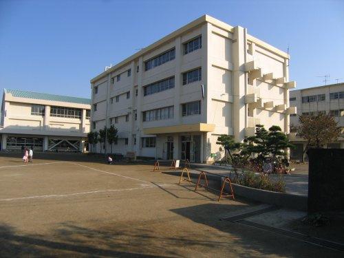 小和田小学校 【周辺環境】小学校