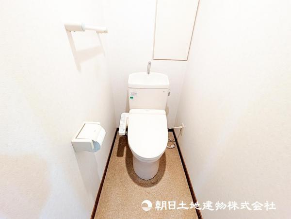 トイレには快適な温水洗浄便座付（2020年リフォーム済） 【内外観】トイレ