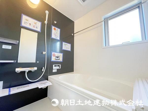 追い炊き機能が付いた経済的なユニットバス 【内外観】浴室