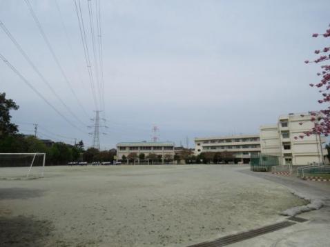 南成瀬中学校まで約770m 【周辺環境】中学校