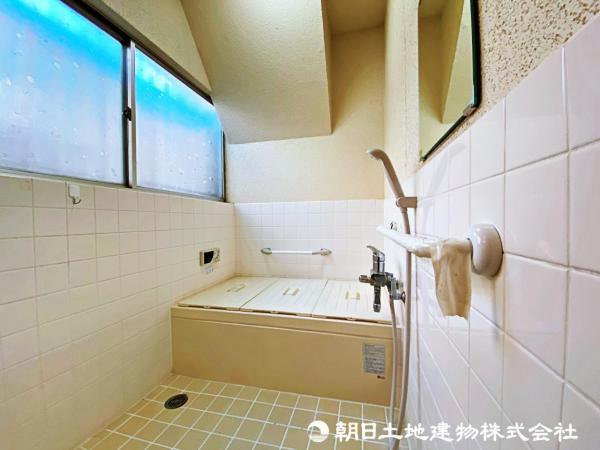 タイル張りのお風呂 【内外観】浴室