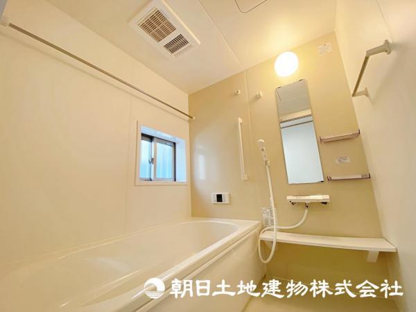 追い炊き機能が付いた経済的なユニットバス 【内外観】浴室