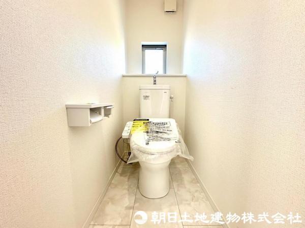 洗面スペースは朝の身支度の際にも快適にお使いいただけます。 【内外観】トイレ