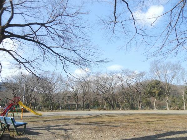 高尾台西公園まで390ｍ 【周辺環境】公園