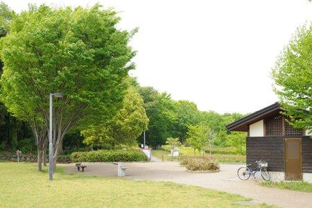 【座間谷戸山公園】500ｍ　座間駅の方から座間市役所の方まであるとっても広い公園。木の歩道があり、ジョギングやウォーキングをしている方が多いです。 【周辺環境】公園