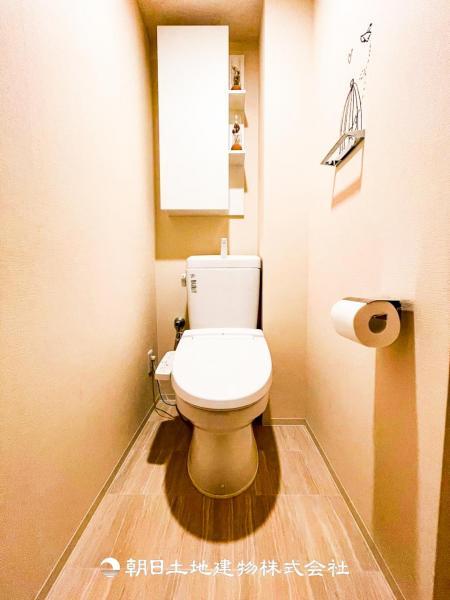 トイレは毎日使う設備で清潔感あふれる空間です。 【内外観】トイレ