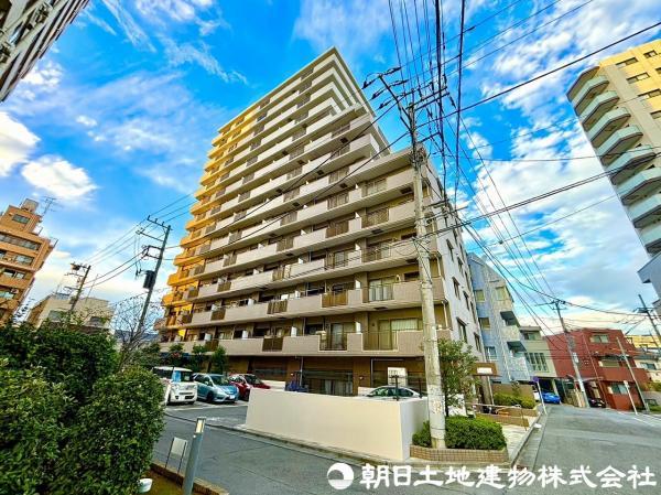 藤沢駅前に位置しながらも、閑静な住宅地に佇むマンションになります。 【内外観】現地外観写真